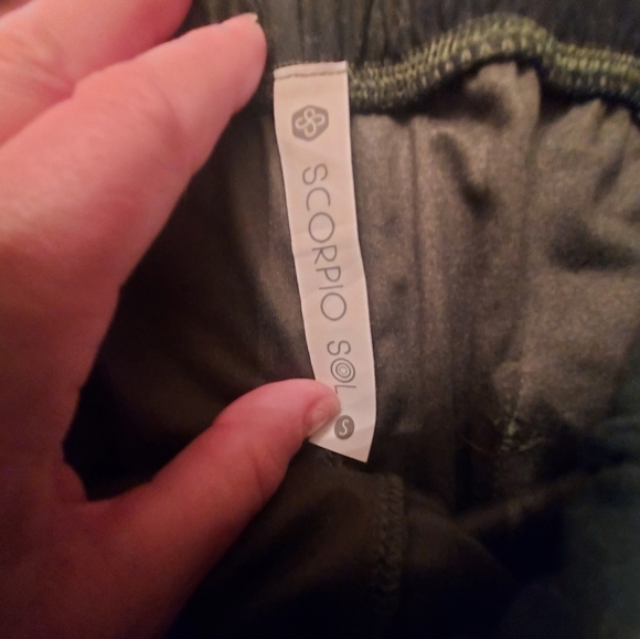 Scorpio camouflage small ladies lounge wear. - Picture 3 of 3